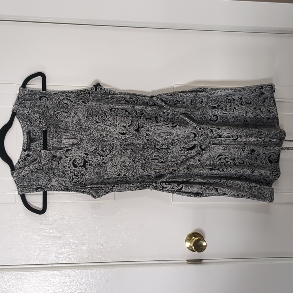 Banana Republic black and white paisley dress with pockets and belt, size MP